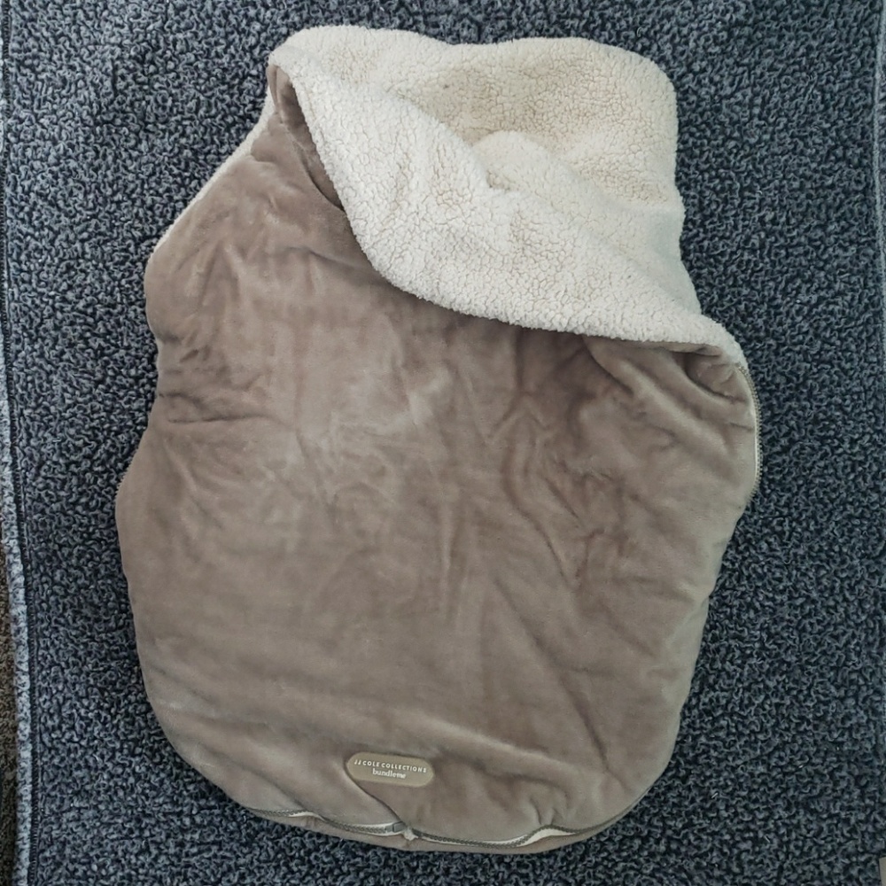 JJ Cole Bundleme carseat cover up
